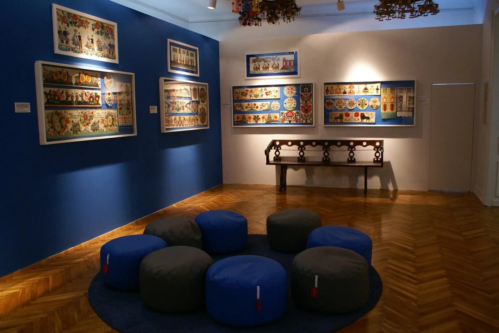 Łowickie wycinanki ludowe w ekspozycji Muzeum w Łowiczu